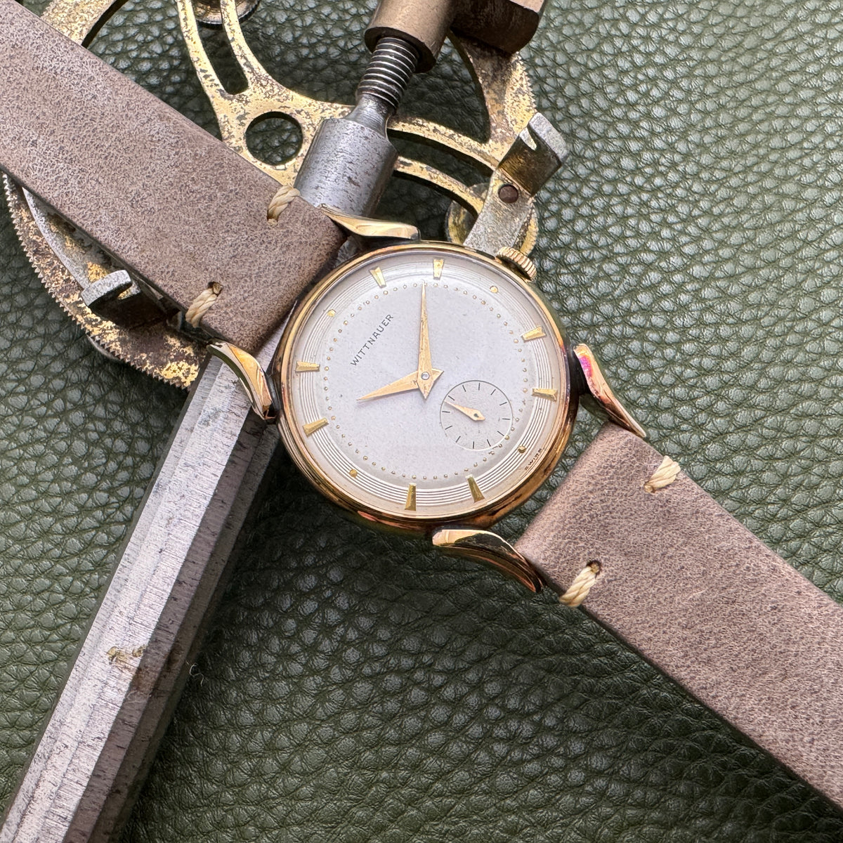 WITTNAUER ウィットナー 手巻 猫脚ラグ 50年代製 – matsunotokeiten