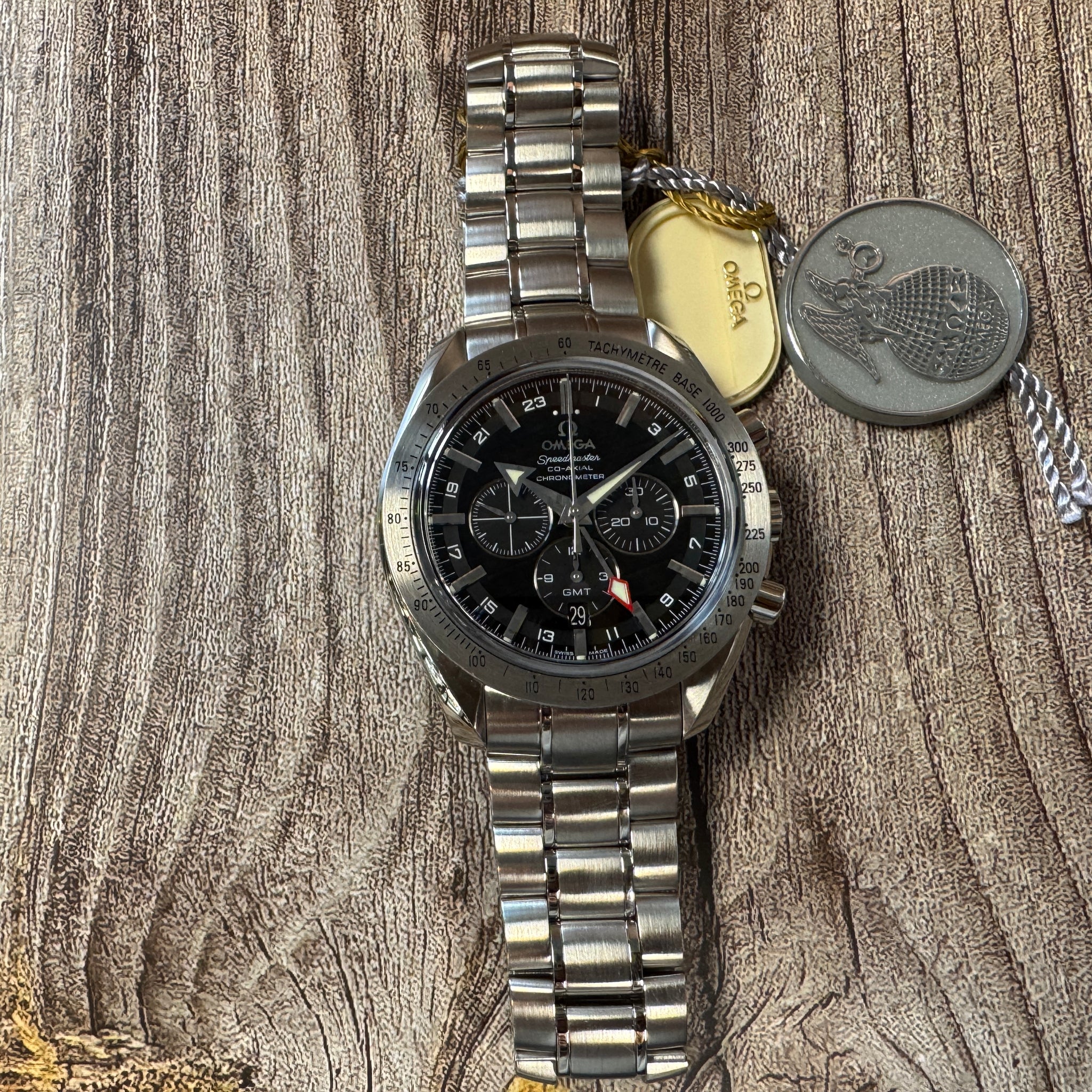 OMEGA オメガ スピードマスター GMT ブロードアロー CO-AXIAL 自動巻 2000年代製 委託品 – matsunotokeiten