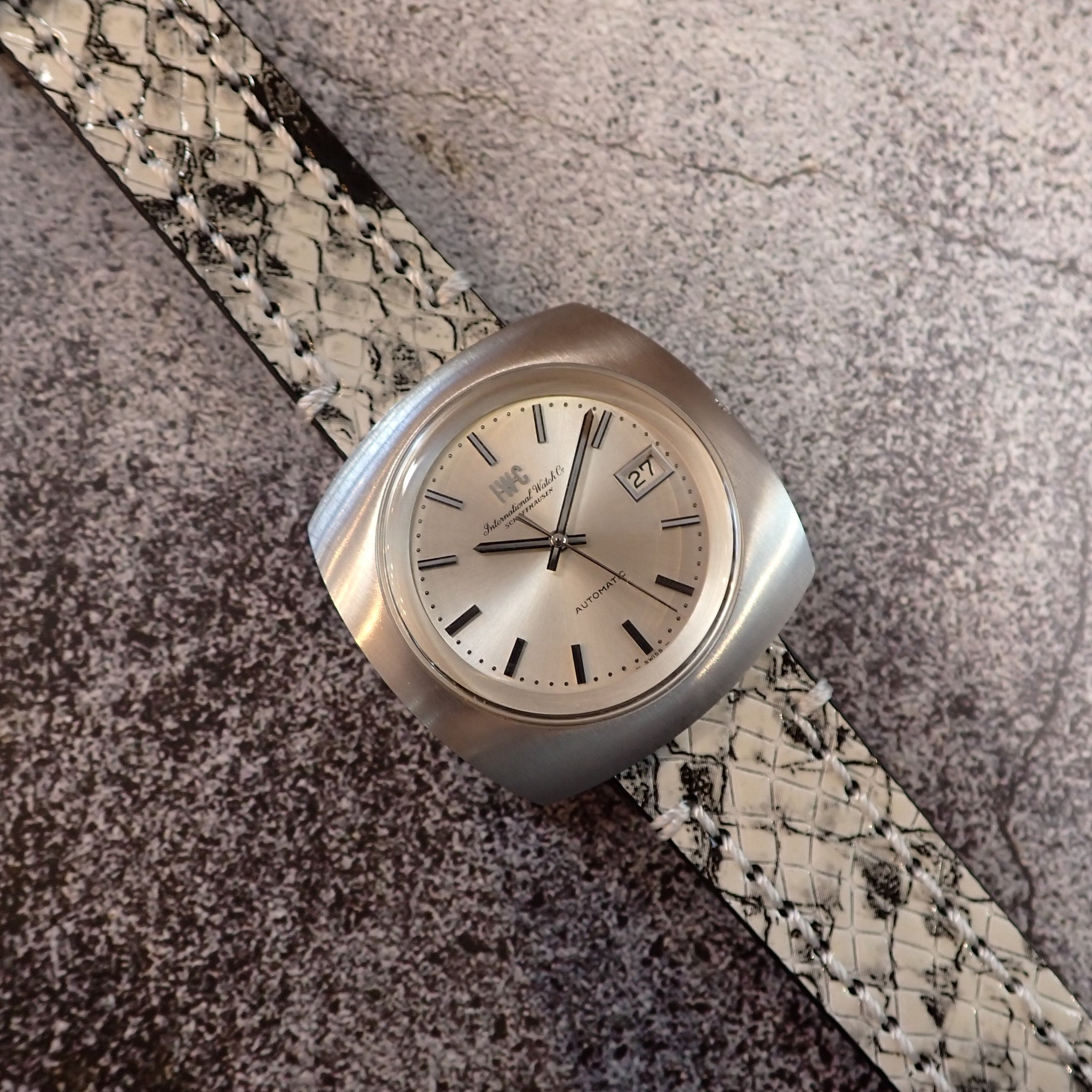 kni 70s IWC オールドインター 8541B 自動巻き Cライン IP-2233| IWC オールドインター 18KYG 金無垢 Cal.8541B お魚リューズ