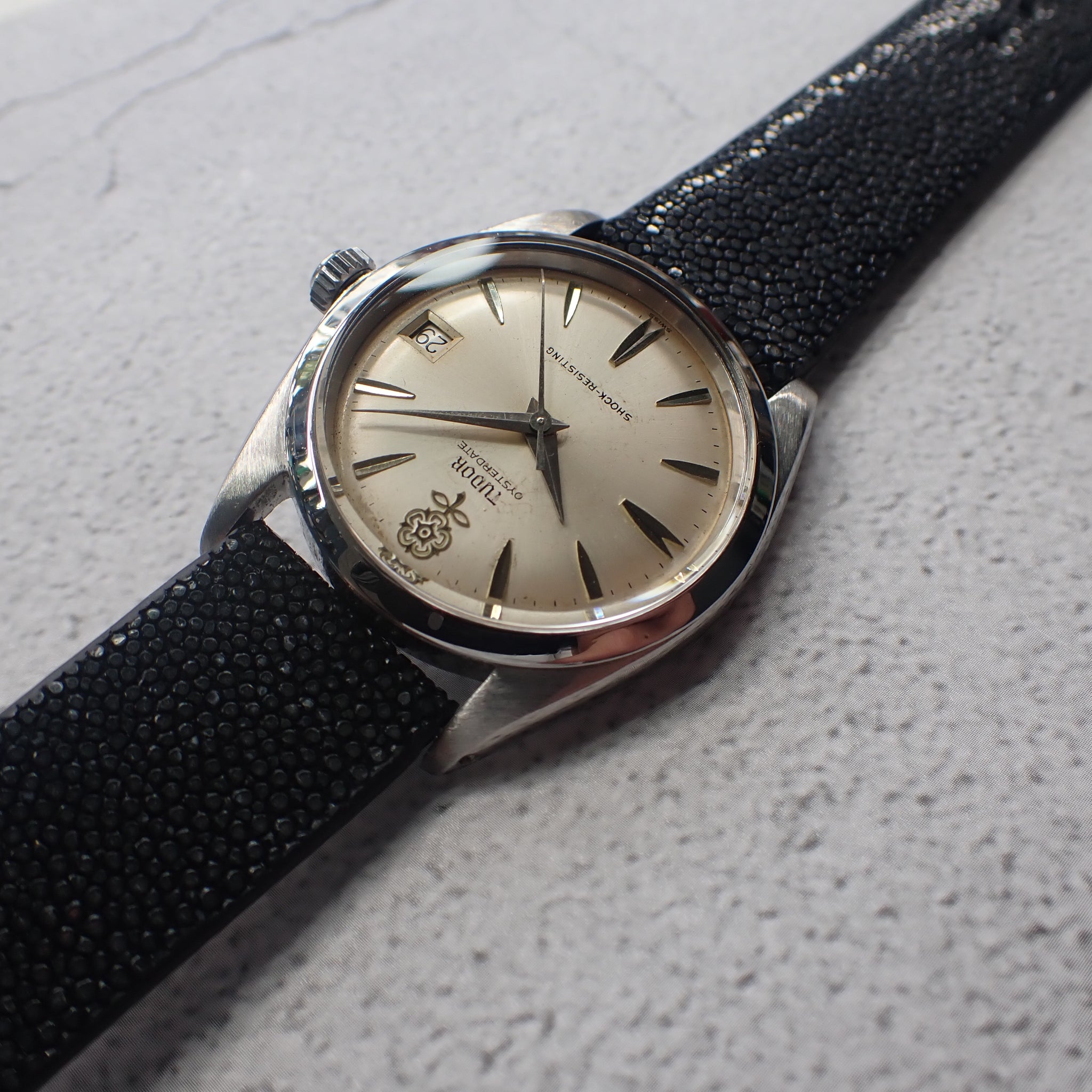 TUDOR チュードル OysterDate オイスターデイト デカ薔薇 Ref.7962 手 